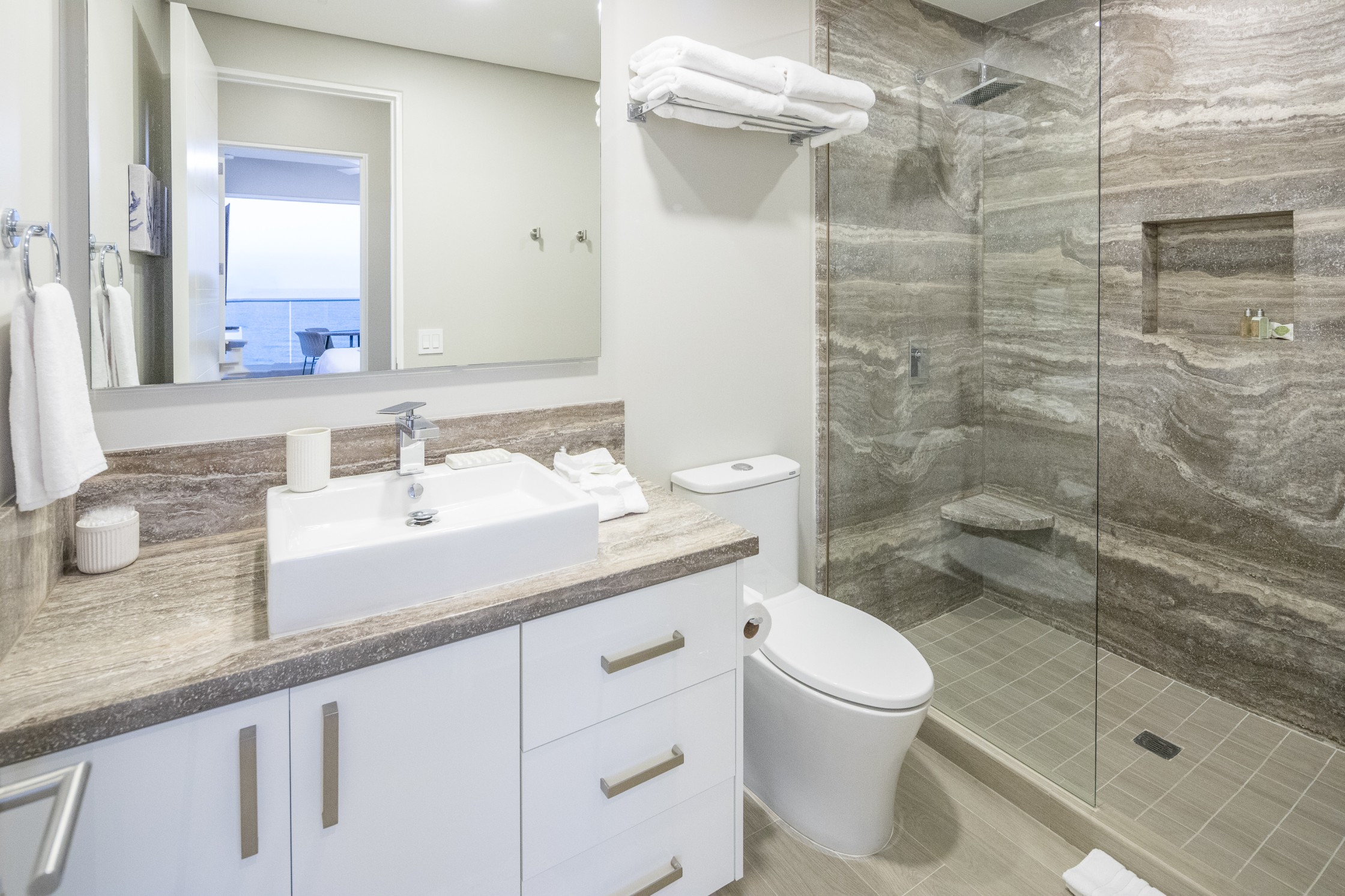 Bathoom1.jpg